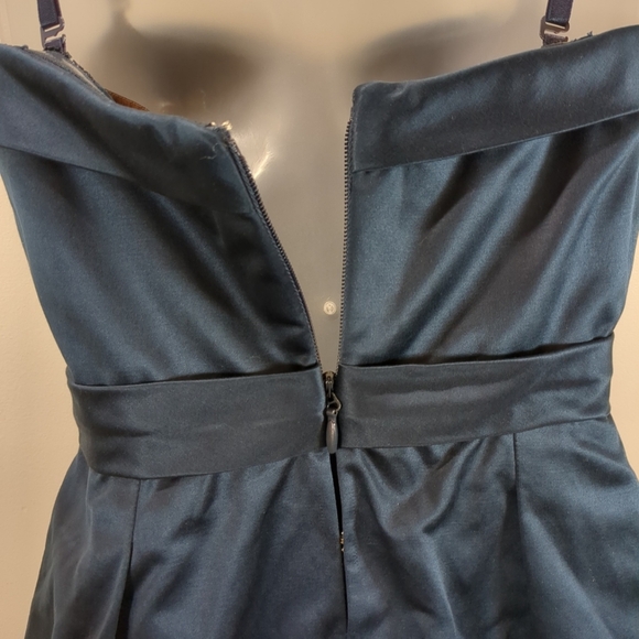 BCBG Maxazria Navy Blue Layered Mini  Strapless Dress , Size 02 - Picture 4 of 8